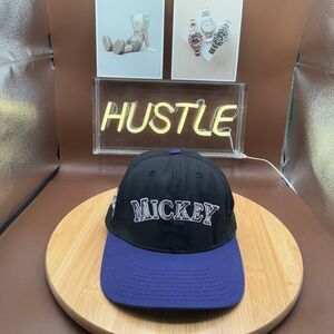 Retro Mickey Mouse The Disney store Snapback